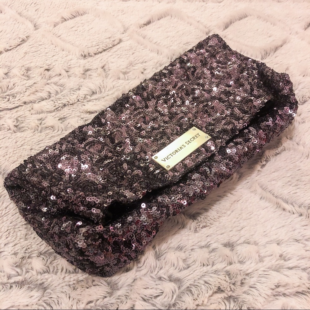 NWOT Fold-Over Sequin Clutch